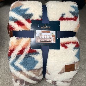 Pendleton King Sherpa Blanket